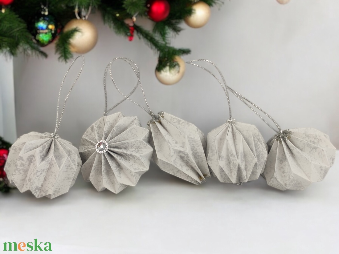Origami karácsonyfadíszek fehér, ezüst márványmintás színben 10 darabos egyedi kézműves dísz szett LNTFH005 - karácsony - karácsonyi lakásdekoráció - karácsonyfadíszek - Meska.hu Origami karácsonyfadíszek fehér, ezüst márványmintás színben 10 darabos egyedi kézműves dísz szett LNTFH005 - karácsony - karácsonyi lakásdekoráció - karácsonyfadíszek - Meska.hu