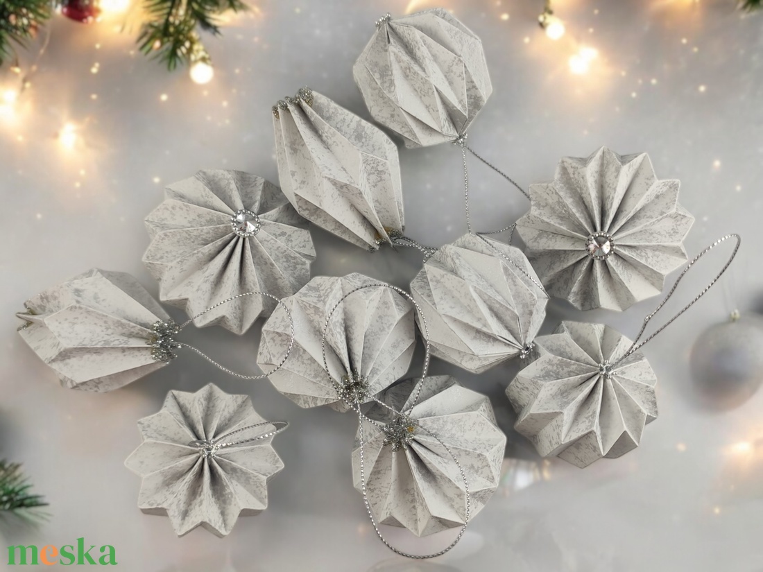 Origami karácsonyfadíszek fehér, ezüst márványmintás színben 10 darabos egyedi kézműves dísz szett LNTFH005 - karácsony - karácsonyi lakásdekoráció - karácsonyfadíszek - Meska.hu Origami karácsonyfadíszek fehér, ezüst márványmintás színben 10 darabos egyedi kézműves dísz szett LNTFH005 - karácsony - karácsonyi lakásdekoráció - karácsonyfadíszek - Meska.hu