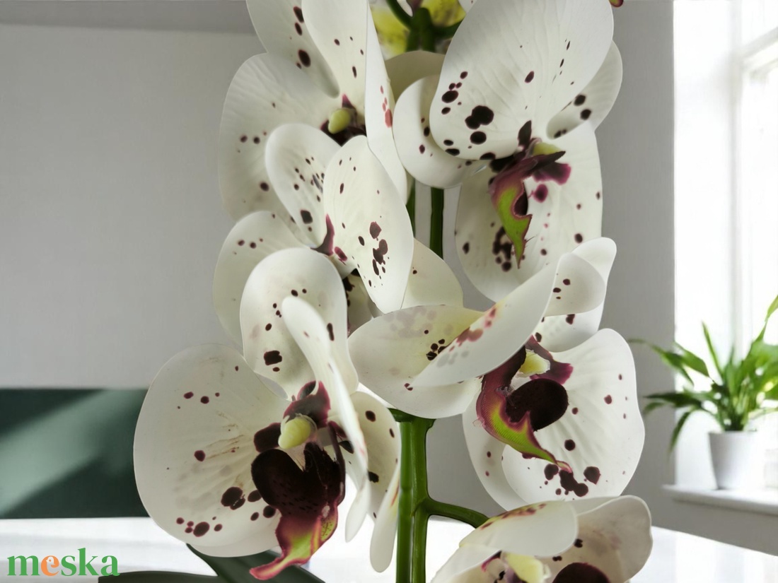 Fehér burgundi pöttyös nagyméretű egyszálas élethű orchidea OR122FHBO - otthon & életmód - dekoráció - virágdísz és tartó - csokor & virágdísz - Meska.hu