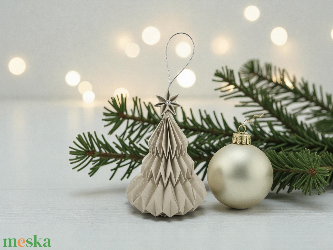 Világos beige mintás fenyőfa formájú karácsonyfadísz FF138 - karácsony - karácsonyi lakásdekoráció - karácsonyfadíszek - Meska.hu
