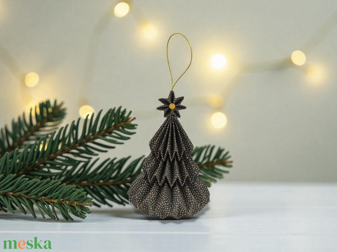 Fekete, arany pöttyös fenyőfa formájú karácsonyfadísz FF148 - karácsony - karácsonyi lakásdekoráció - karácsonyfadíszek - Meska.hu