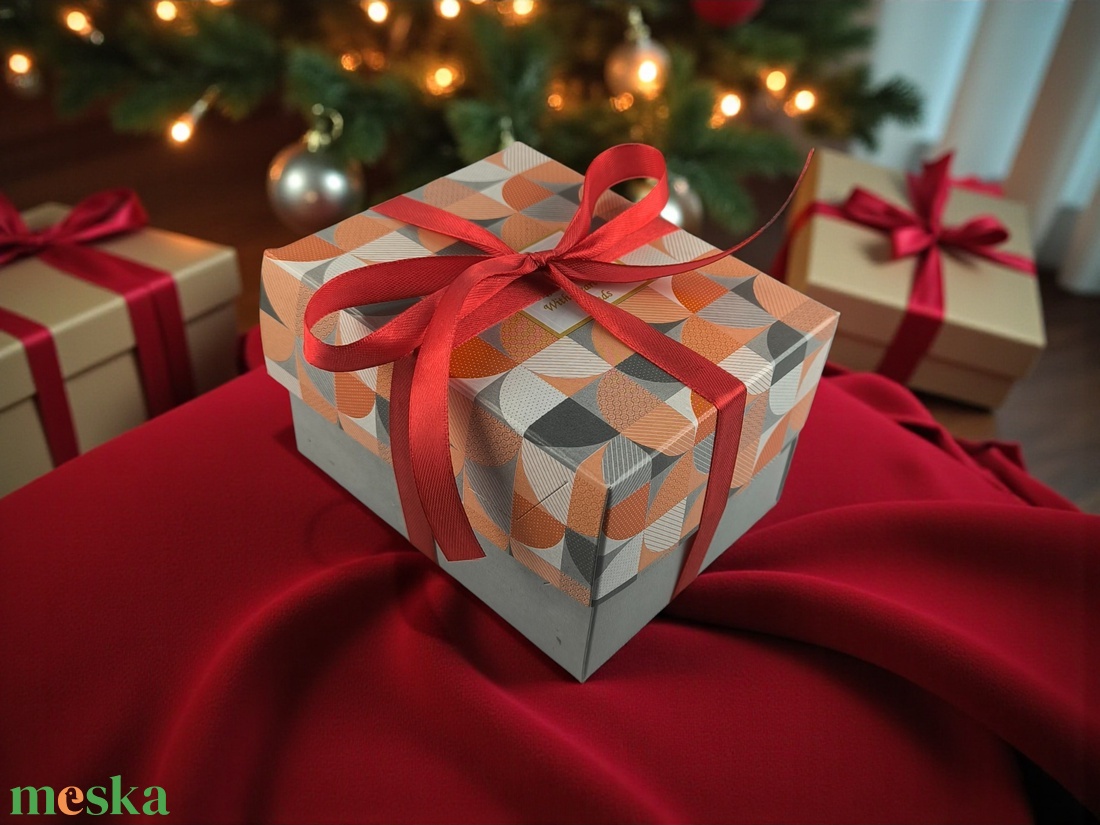 Sötétmályva, ezüst mintás fenyőfa formájú karácsonyfadísz KF008 - karácsony - karácsonyi lakásdekoráció - karácsonyfadíszek - Meska.hu