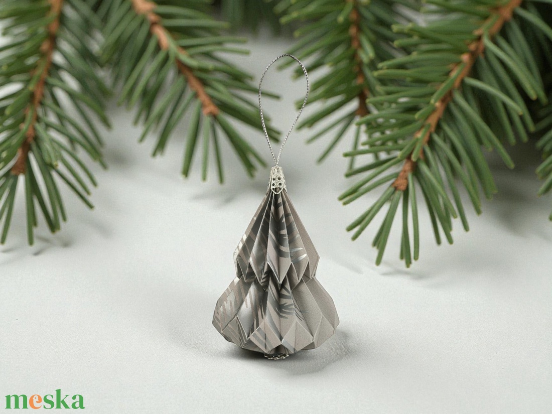 Szürke, ezüst fenyőfa formájú karácsonyfadísz KF001 - karácsony - karácsonyi lakásdekoráció - karácsonyfadíszek - Meska.hu