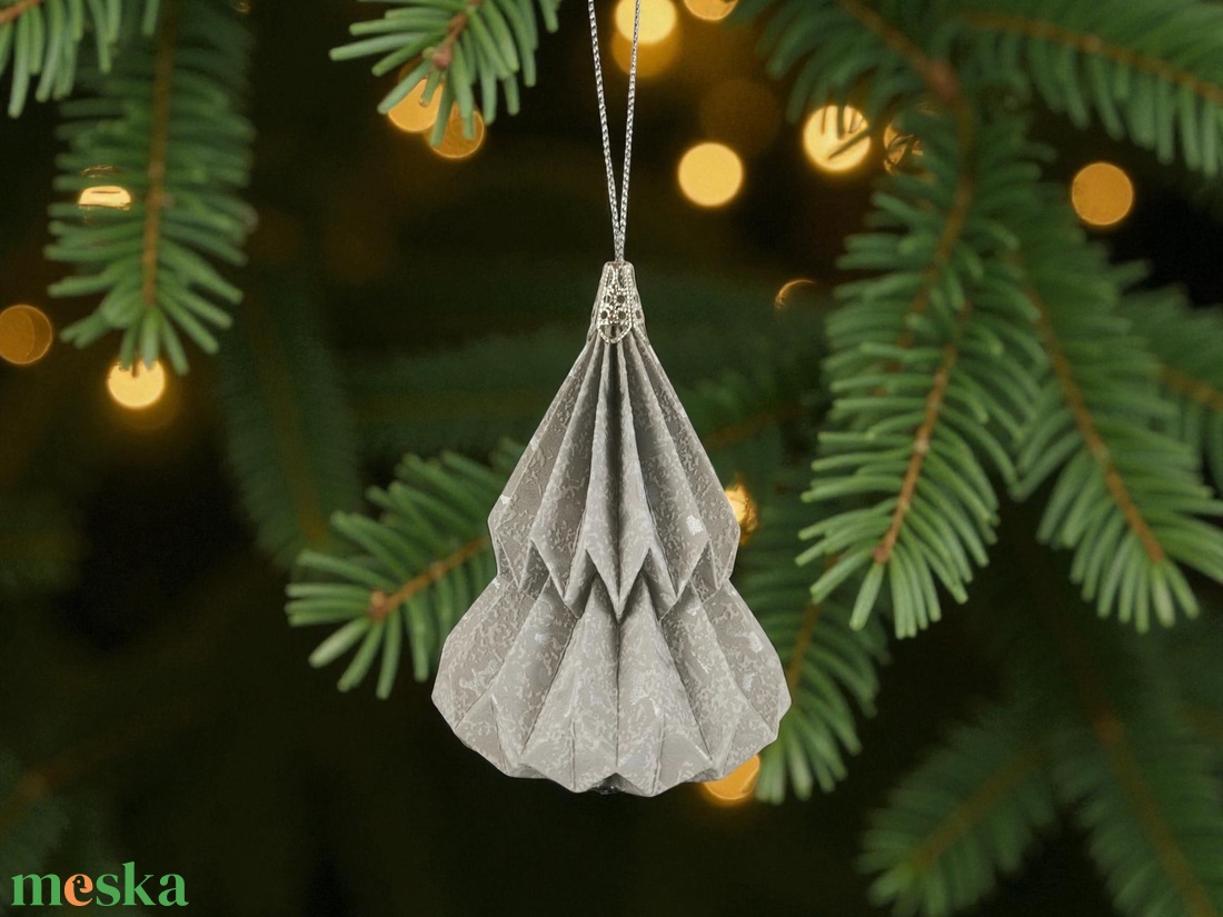 Szürke, fehér, ezüst fenyőfa formájú karácsonyfadísz KF003 - karácsony - karácsonyi lakásdekoráció - karácsonyfadíszek - Meska.hu