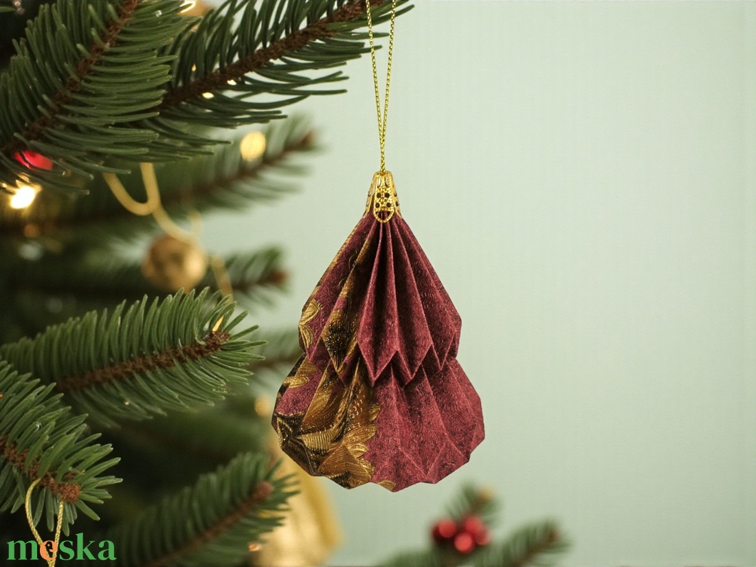 Meggypiros, óarany fenyőfa formájú karácsonyfadísz KF006 - karácsony - karácsonyi lakásdekoráció - karácsonyfadíszek - Meska.hu
