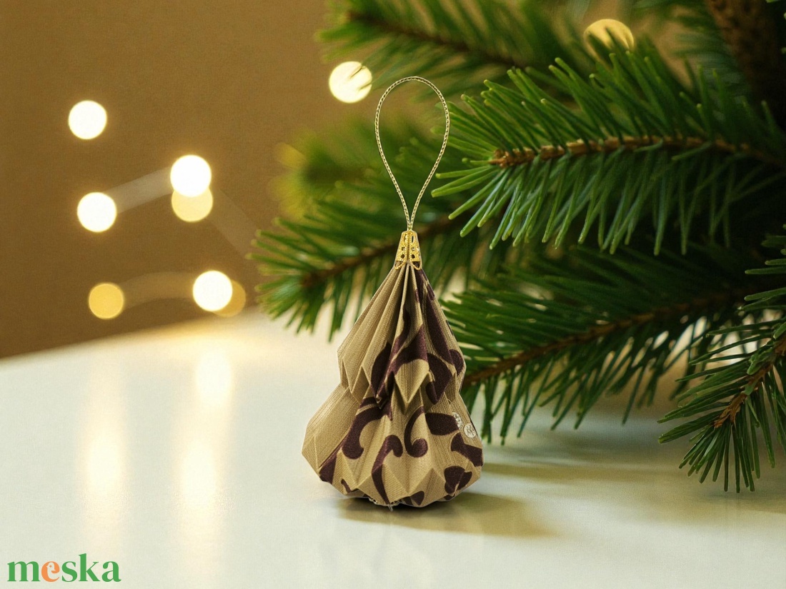 Pezsgőarany, bordó mintás fenyőfa formájú karácsonyfadísz KF007 - karácsony - karácsonyi lakásdekoráció - karácsonyfadíszek - Meska.hu