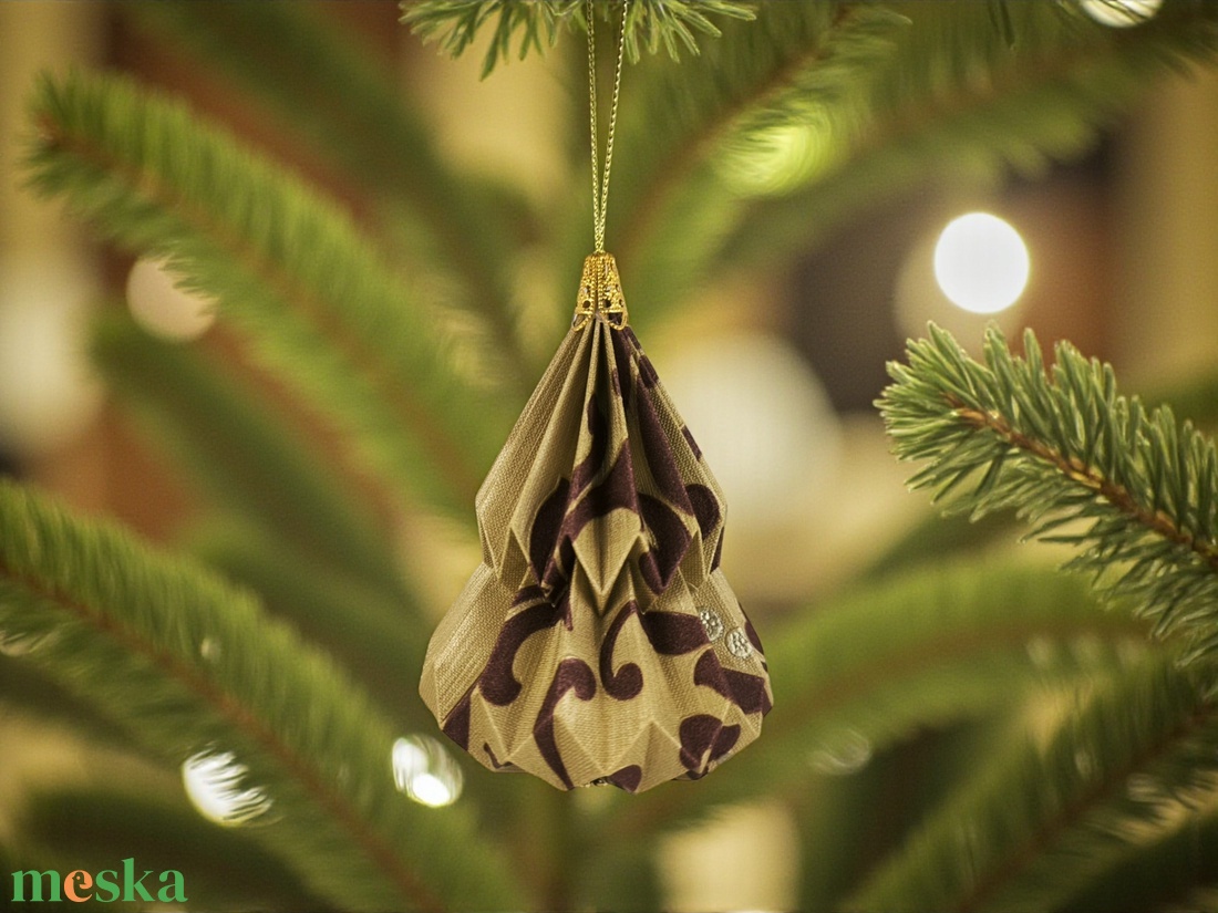 Pezsgőarany, bordó mintás fenyőfa formájú karácsonyfadísz KF007 - karácsony - karácsonyi lakásdekoráció - karácsonyfadíszek - Meska.hu