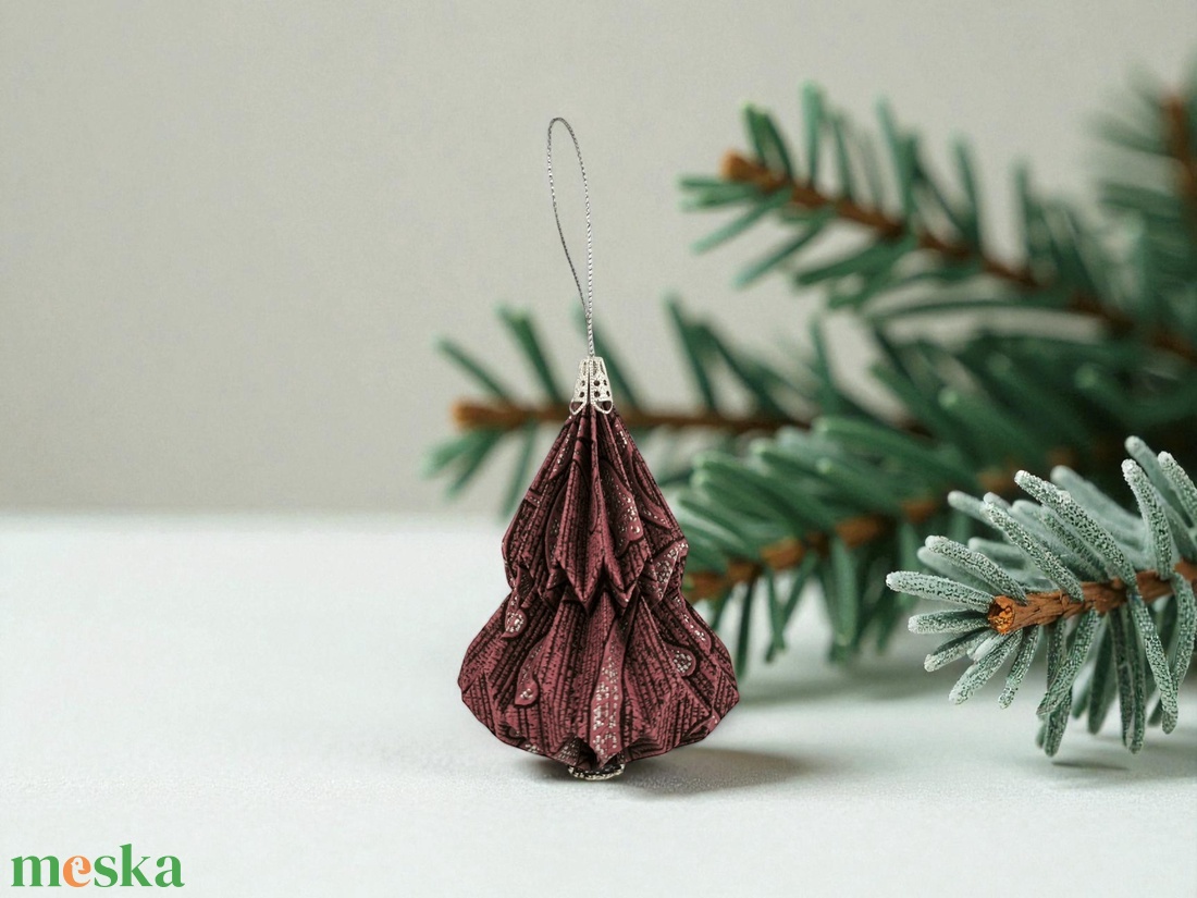 Sötétmályva, ezüst mintás fenyőfa formájú karácsonyfadísz KF008 - karácsony - karácsonyi lakásdekoráció - karácsonyfadíszek - Meska.hu