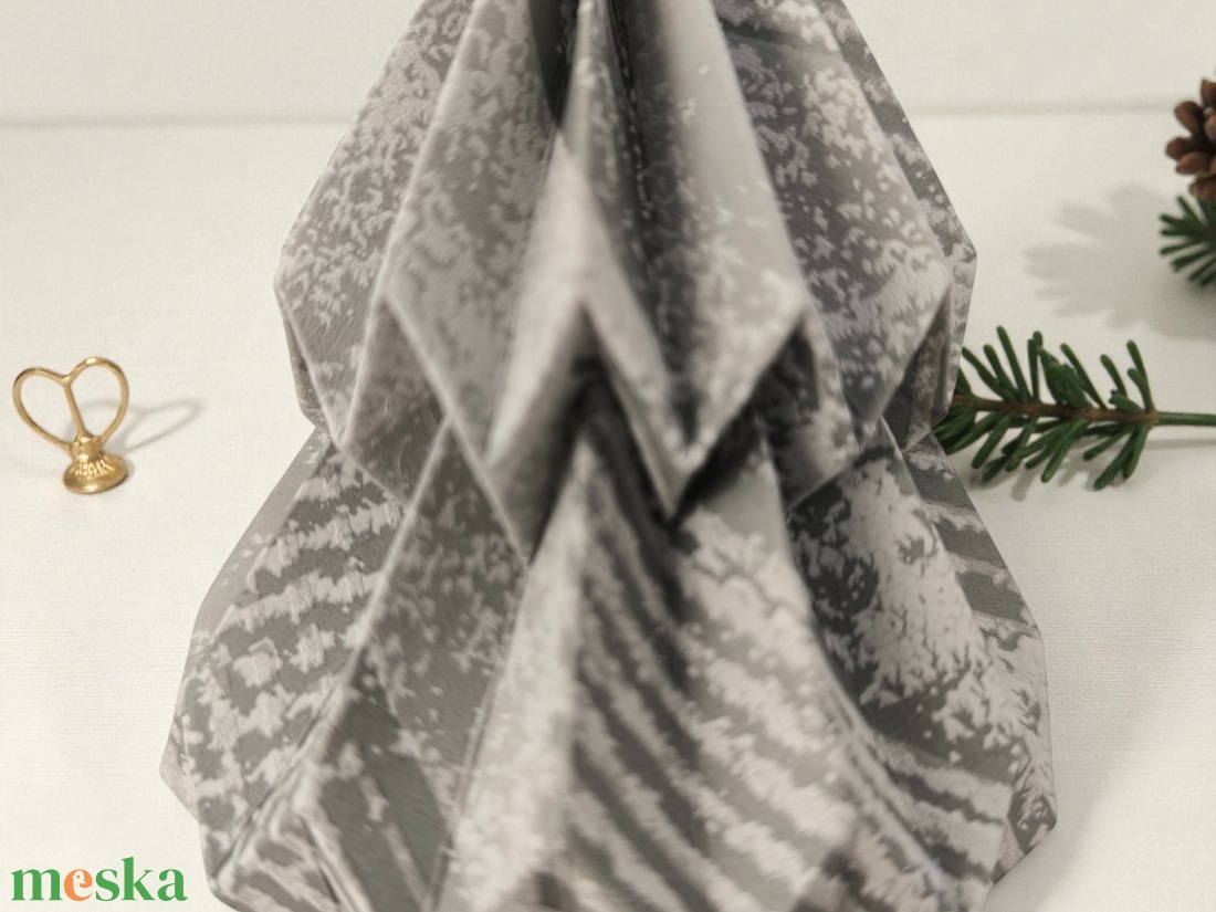 Szürke, ekrü, ezüst fenyőfa formájú karácsonyfadísz KF012 - karácsony - karácsonyi lakásdekoráció - karácsonyfadíszek - Meska.hu