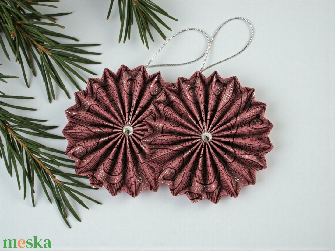 Sötét mályva, ezüst rozetta formájú 2 darabos karácsonyfadísz szett ROZ2031 - karácsony - karácsonyi lakásdekoráció - karácsonyfadíszek - Meska.hu