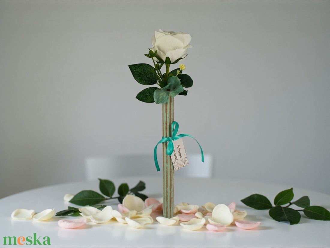 Nőnapi Elegancia � Rózsa Hullámkarton Hengerben több színben - otthon & életmód - virágdekoráció - virágok - virágcsokor - Meska.hu