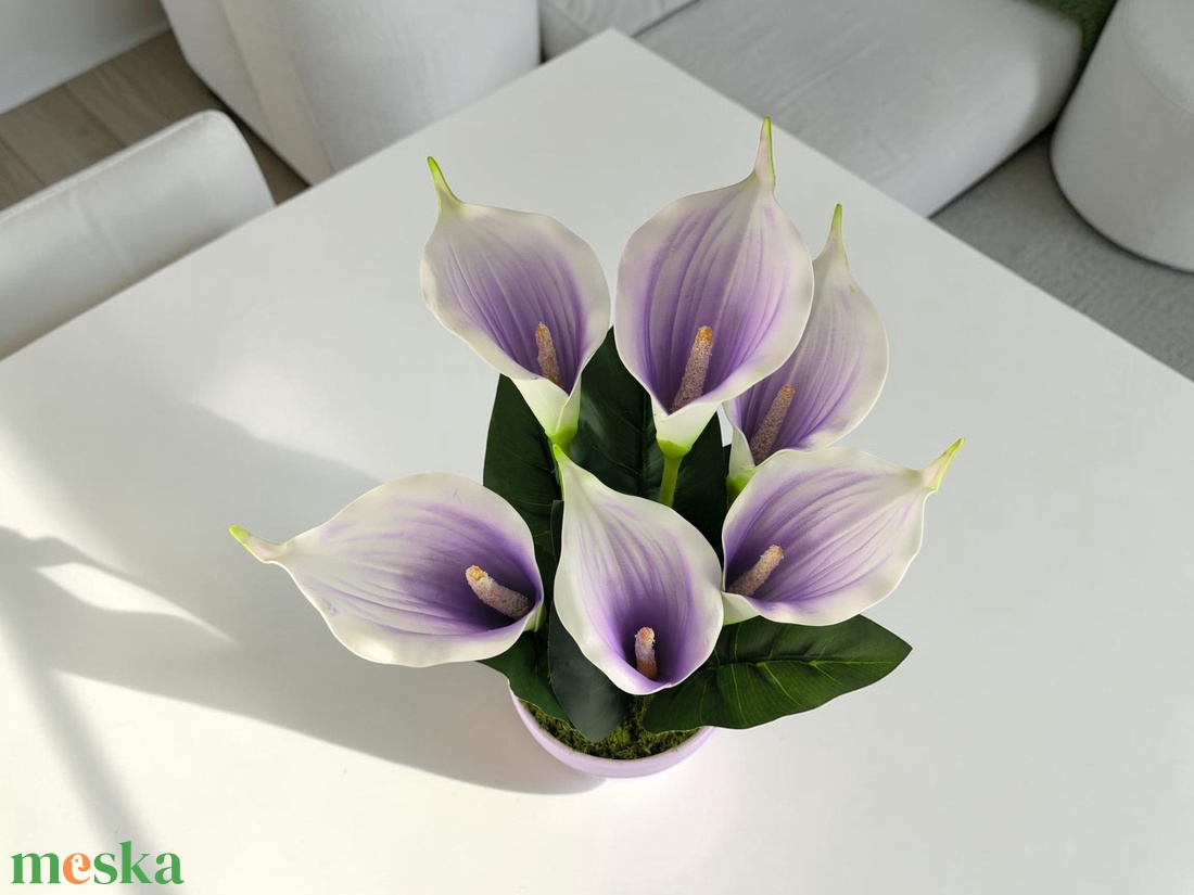 Lila fehér kálák kaspóban KAL631LI - otthon & életmód - virágdekoráció - virágdíszek - asztali virágdísz - Meska.hu