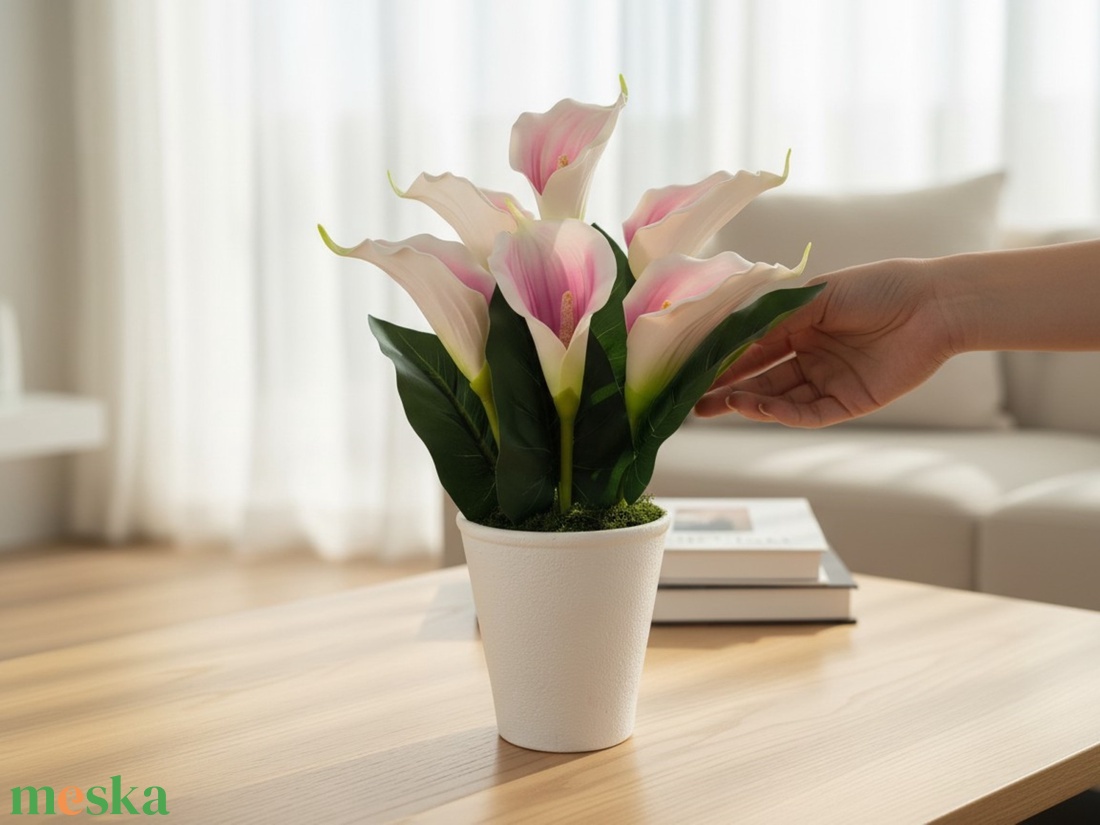 Mályva fehér kálák kaspóban KAL632MA - otthon & életmód - virágdekoráció - virágdíszek - virágdísz kaspóban - Meska.hu