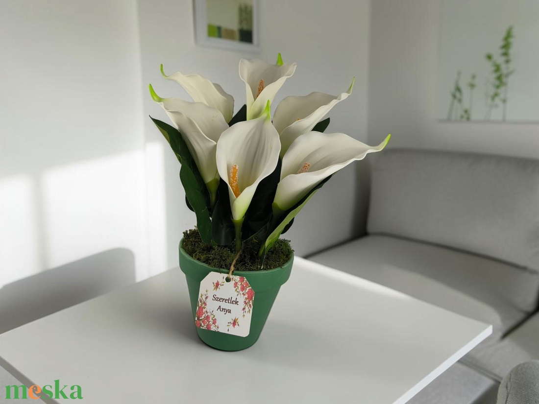 Fehér zöld cirmos kála kaspóban KAL633ZO - otthon & életmód - virágdekoráció - virágdíszek - virágdísz kaspóban - Meska.hu