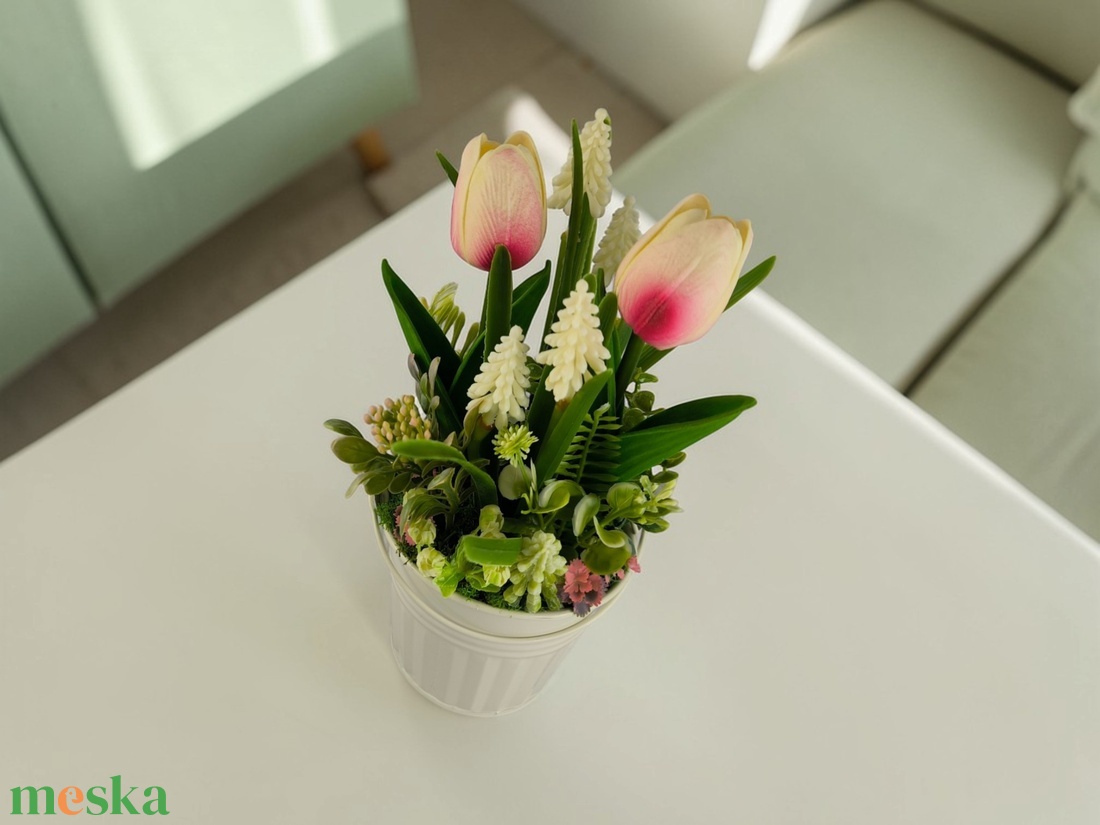 Tavaszi tulipános asztaldísz fém kaspóban TUG211 - otthon & életmód - virágdekoráció - virágdíszek - virágdísz kaspóban - Meska.hu