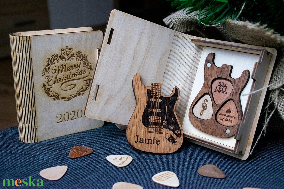 Stratocaster Gitár Formájú Pengető Tartó - könyv & zene - hangszer & hangszertok - Meska.hu Stratocaster Gitár Formájú Pengető Tartó - könyv & zene - hangszer & hangszertok - Meska.hu