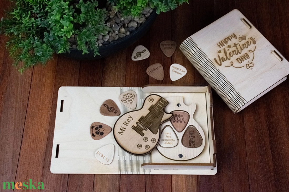 Les Paul Gitár Formájú Pengető Tartó 1 - könyv & zene - hangszer & hangszertok - Meska.hu Les Paul Gitár Formájú Pengető Tartó 1 - könyv & zene - hangszer & hangszertok - Meska.hu