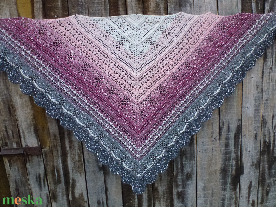 Bogyós horgolt vállkendő - ruha & divat - sál, sapka, kendő - vállkendő - Meska.hu