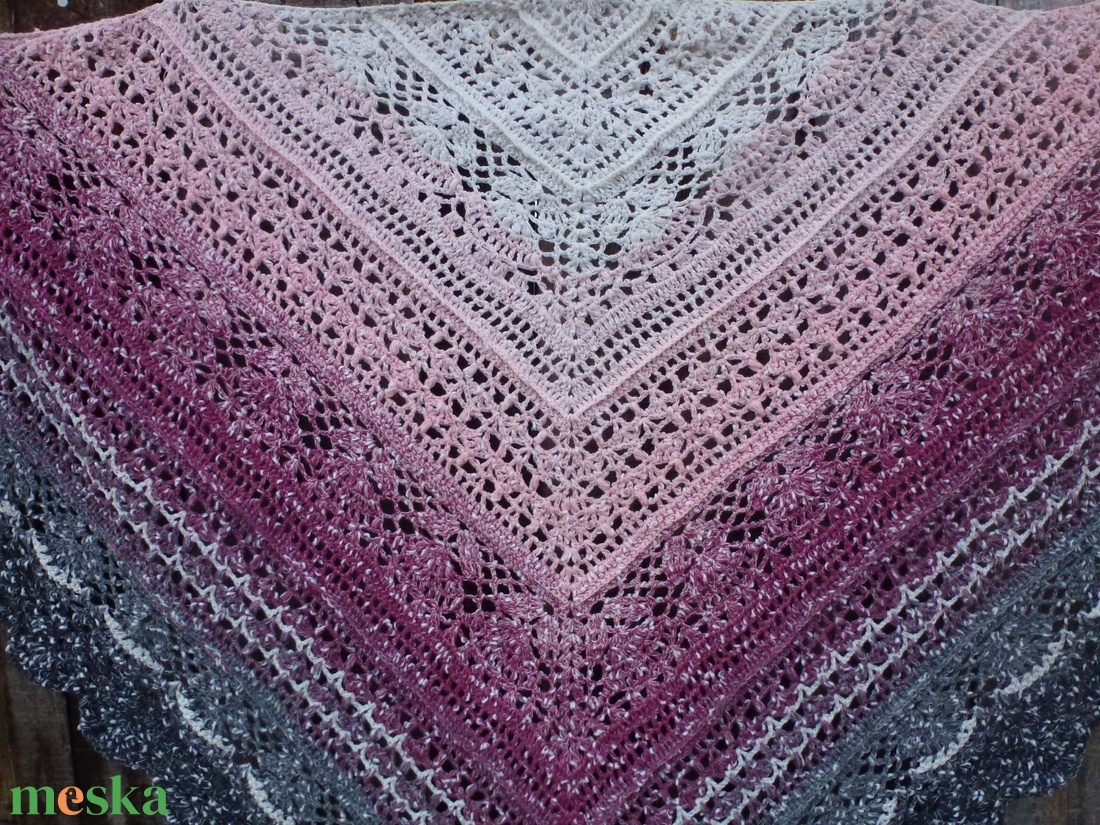 Bogyós horgolt vállkendő - ruha & divat - sál, sapka, kendő - vállkendő - Meska.hu