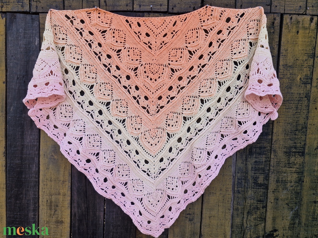 Mézbogyó horgolt vállkendő - ruha & divat - sál, sapka, kendő - vállkendő - Meska.hu