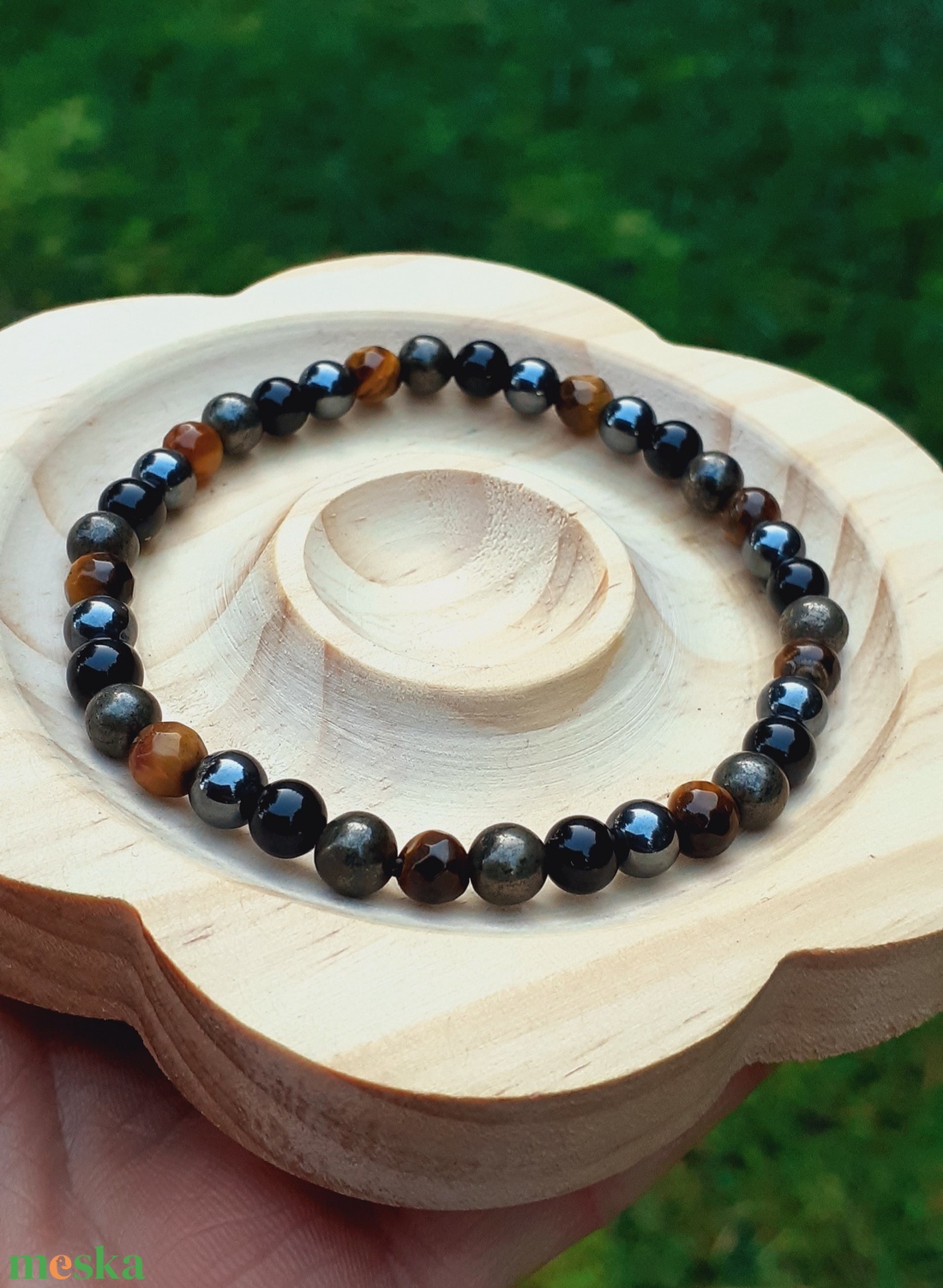 Bőség erejével karkötő pirittel, ónixszal, tigrisszemmel és hematittal, unisex ékszer  - ékszer - karkötő - bogyós karkötő - Meska.hu