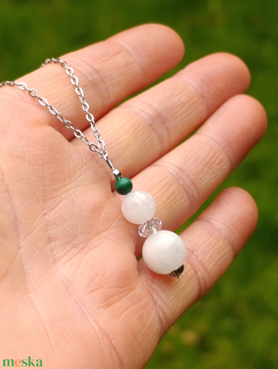 Védelmező nyaklánc malachittal, szivárvány holdkővel és hegyikristállyal - ékszer - nyaklánc - bogyós nyaklánc - Meska.hu