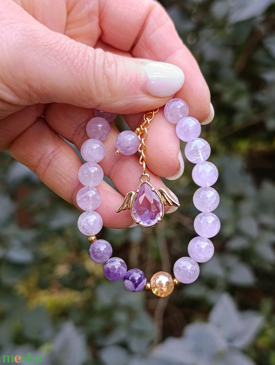 Levendula álom - kapcsos karkötő arany aura kvarccal és ametisztekkel  - ékszer - karkötő - ásványkarkötő - Meska.hu