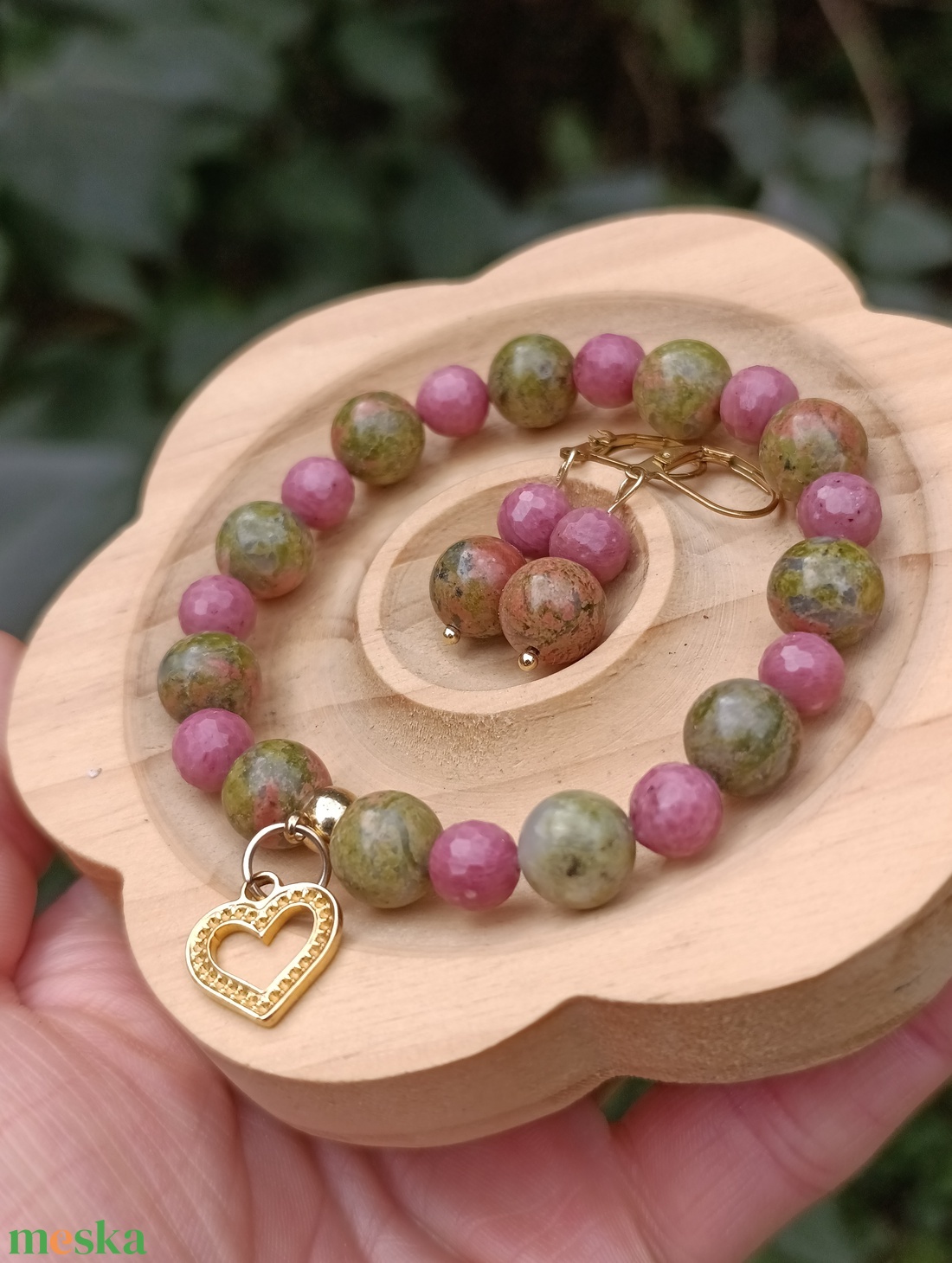 Szívgyógyító ásványkarkötő és fülbevaló unakittal és thulittal  - ékszer - ékszerszett - Meska.hu Szívgyógyító ásványkarkötő és fülbevaló unakittal és thulittal  - ékszer - ékszerszett - Meska.hu