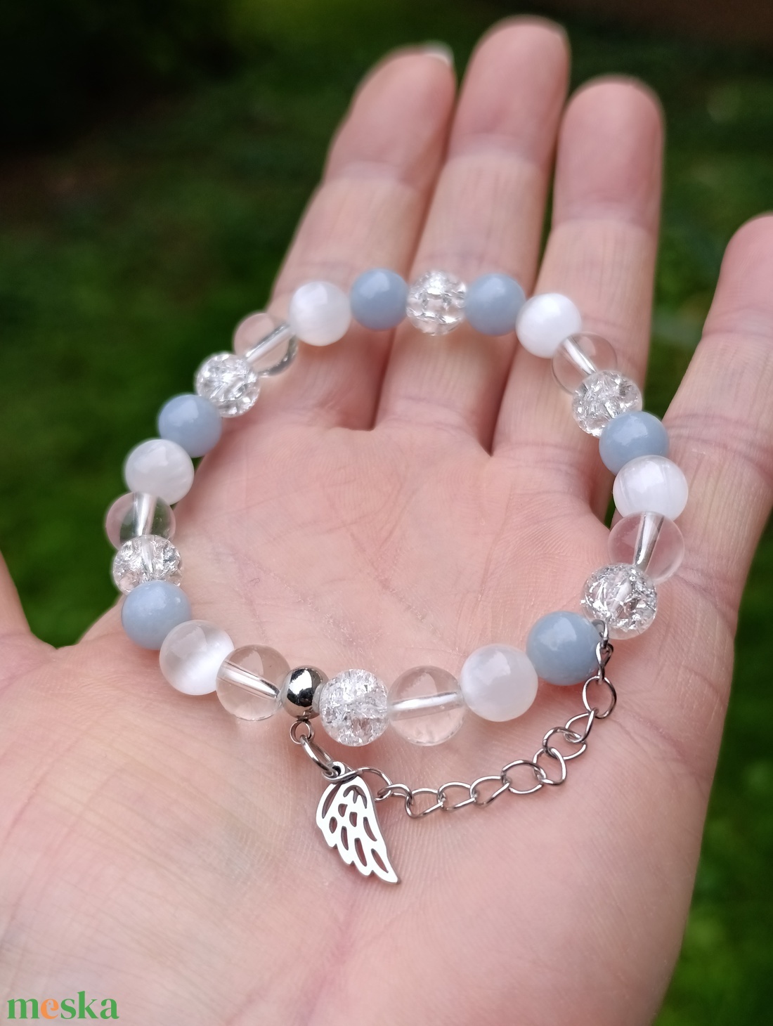 Angelit, szelenit és hegyikristály ásványkarkötő angyalszárnnyal - ékszer - karkötő - ásványkarkötő - Meska.hu