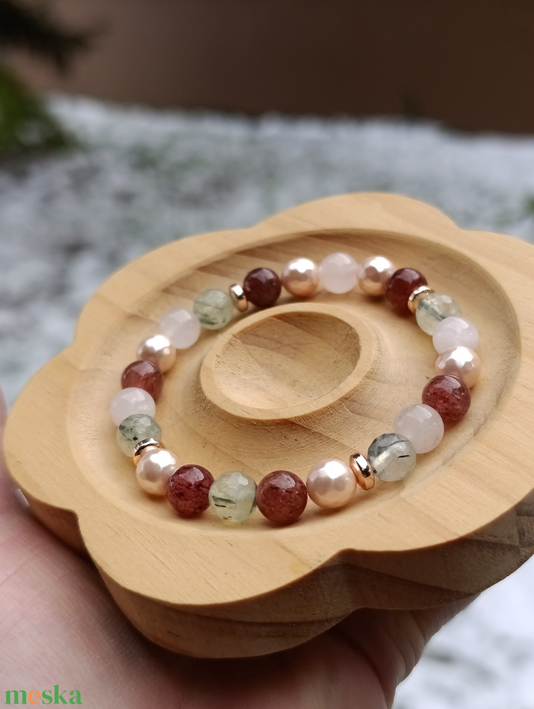 Ölelés ásványkarkötő prehnittel, eperkvarccal, rózsakvarccal és kagylóhéjjal - ékszer - karkötő - ásványkarkötő - Meska.hu