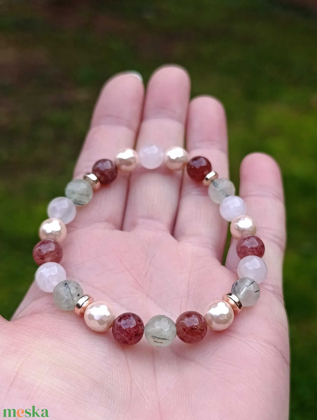 Ölelés ásványkarkötő prehnittel, eperkvarccal, rózsakvarccal és kagylóhéjjal - ékszer - karkötő - ásványkarkötő - Meska.hu