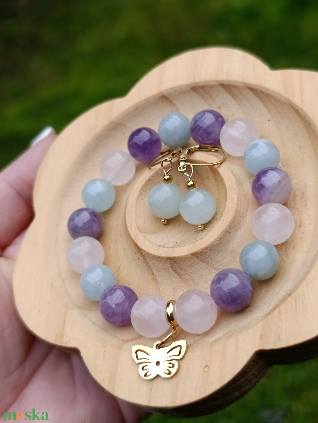 Akvamarin, ametiszt és rózsakvarc női ásvány karkötő pillangó medállal - ékszer - karkötő - ásványkarkötő - Meska.hu