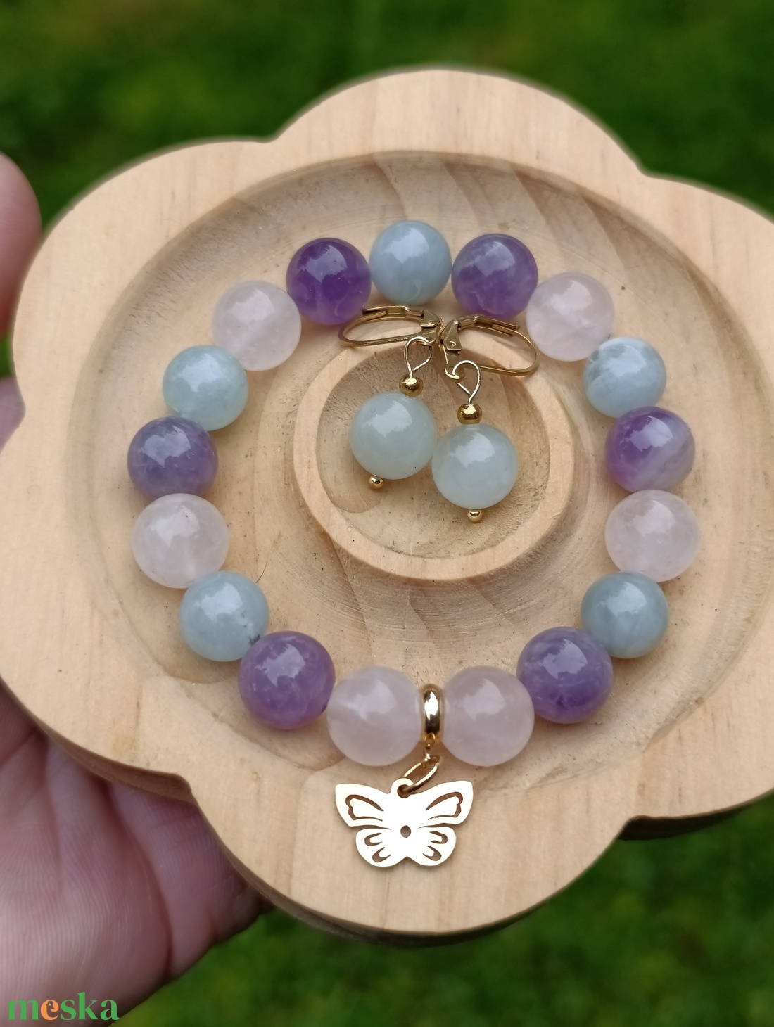 Akvamarin, ametiszt és rózsakvarc női ásvány karkötő pillangó medállal - ékszer - karkötő - ásványkarkötő - Meska.hu