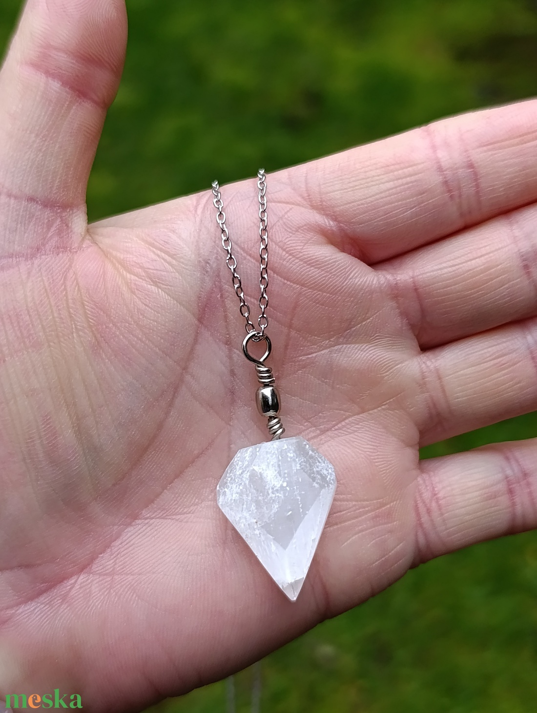 Szelenit csúcsmedál nemesacél nyakláncon - kellékek & szerszámok - ásvány alapanyag - szelenit korong - Meska.hu