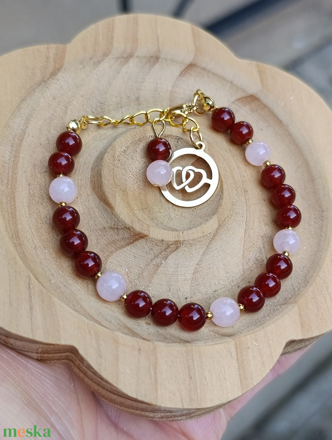 Karneol és rózsakvarc ásványkarkötő szív medállal - ékszer - karkötő - ásványkarkötő - Meska.hu
