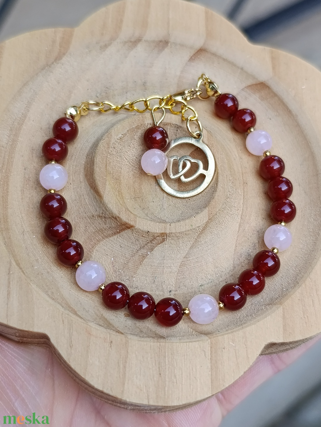 Karneol és rózsakvarc ásványkarkötő szív medállal - ékszer - karkötő - ásványkarkötő - Meska.hu