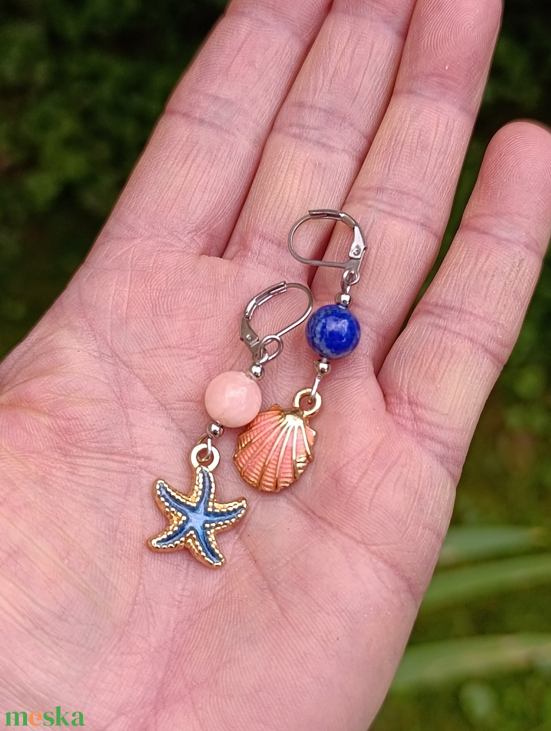 Fülbevaló lapis lazulival, rózsaszín jádeval, kagyló és tengericsillag dísszel - ékszer - fülbevaló - lógó fülbevaló - Meska.hu