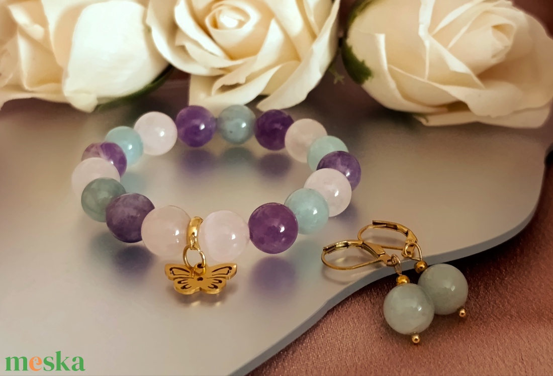 Akvamarin, ametiszt és rózsakvarc női ásvány karkötő pillangó medállal - ékszer - karkötő - ásványkarkötő - Meska.hu