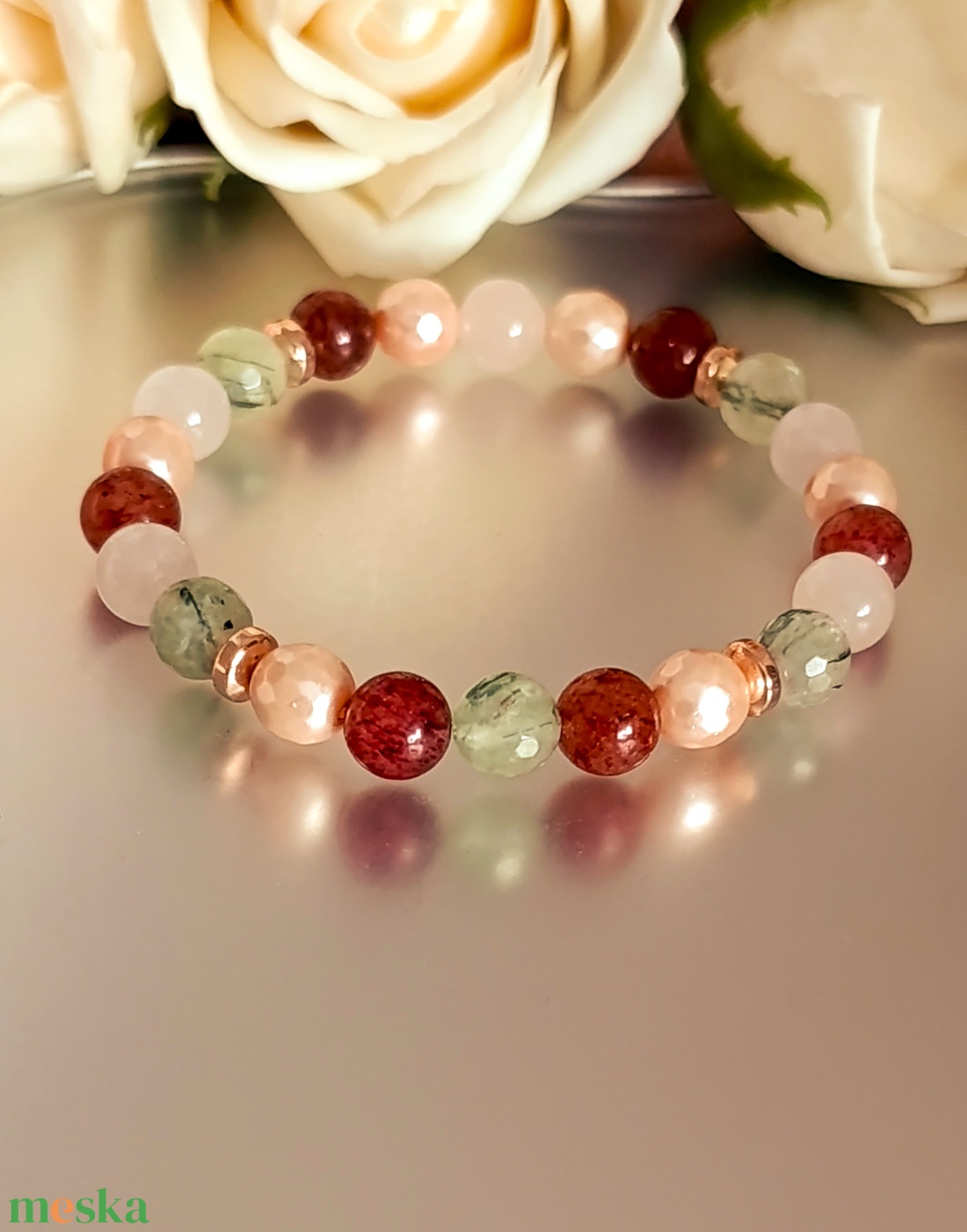 Ölelés ásványkarkötő prehnittel, eperkvarccal, rózsakvarccal és kagylóhéjjal - ékszer - karkötő - ásványkarkötő - Meska.hu