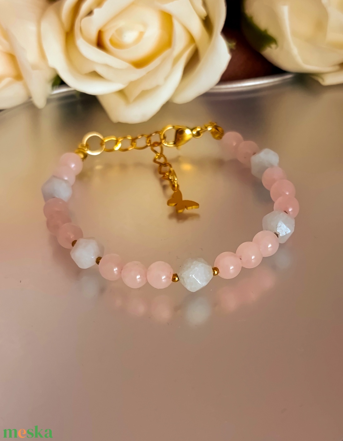 Akvamarin és rózsakvarc - harmónia - nyitottság - kapcsolódás - ékszer - karkötő - ásványkarkötő - Meska.hu