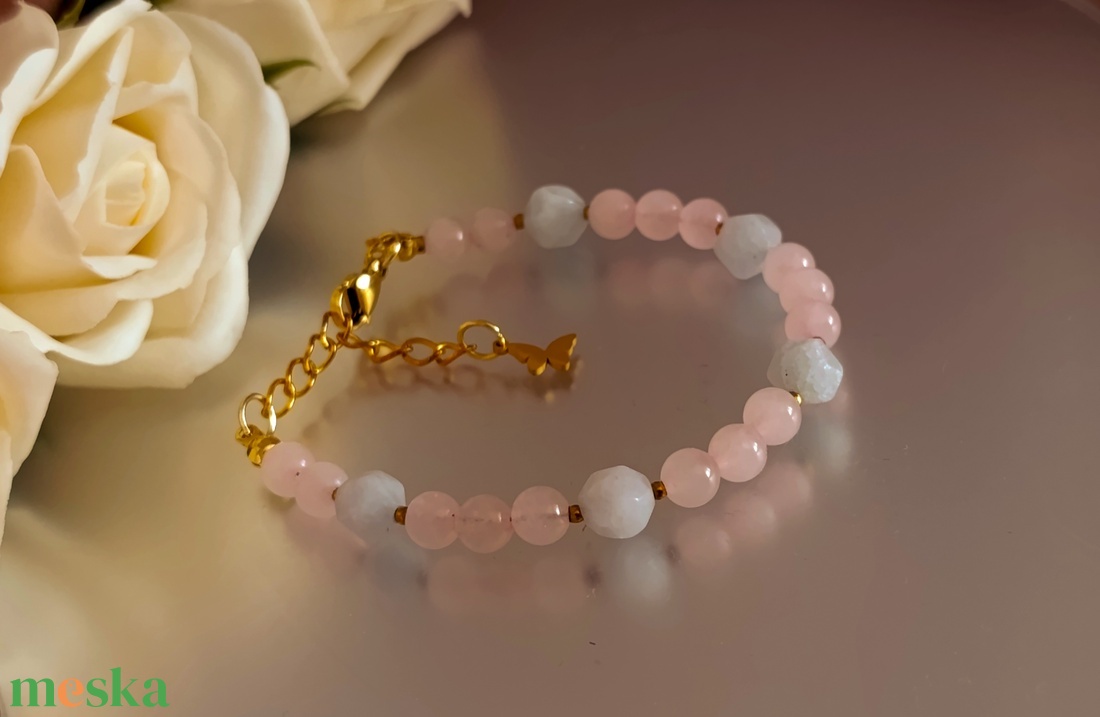 Akvamarin és rózsakvarc - harmónia - nyitottság - kapcsolódás - ékszer - karkötő - ásványkarkötő - Meska.hu