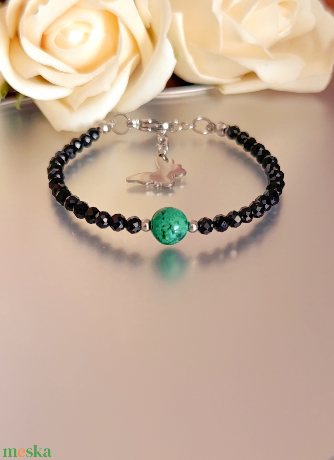 Fekete spinell karkötő azurit-malachittal, pillangó medállal - ékszer - karkötő - ásványkarkötő - Meska.hu