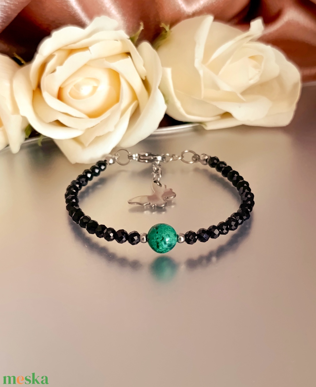 Fekete spinell karkötő azurit-malachittal, pillangó medállal - ékszer - karkötő - ásványkarkötő - Meska.hu