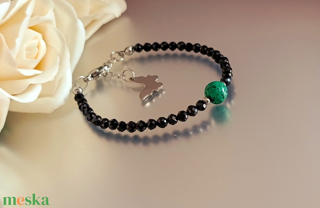 Fekete spinell karkötő azurit-malachittal, pillangó medállal - ékszer - karkötő - ásványkarkötő - Meska.hu