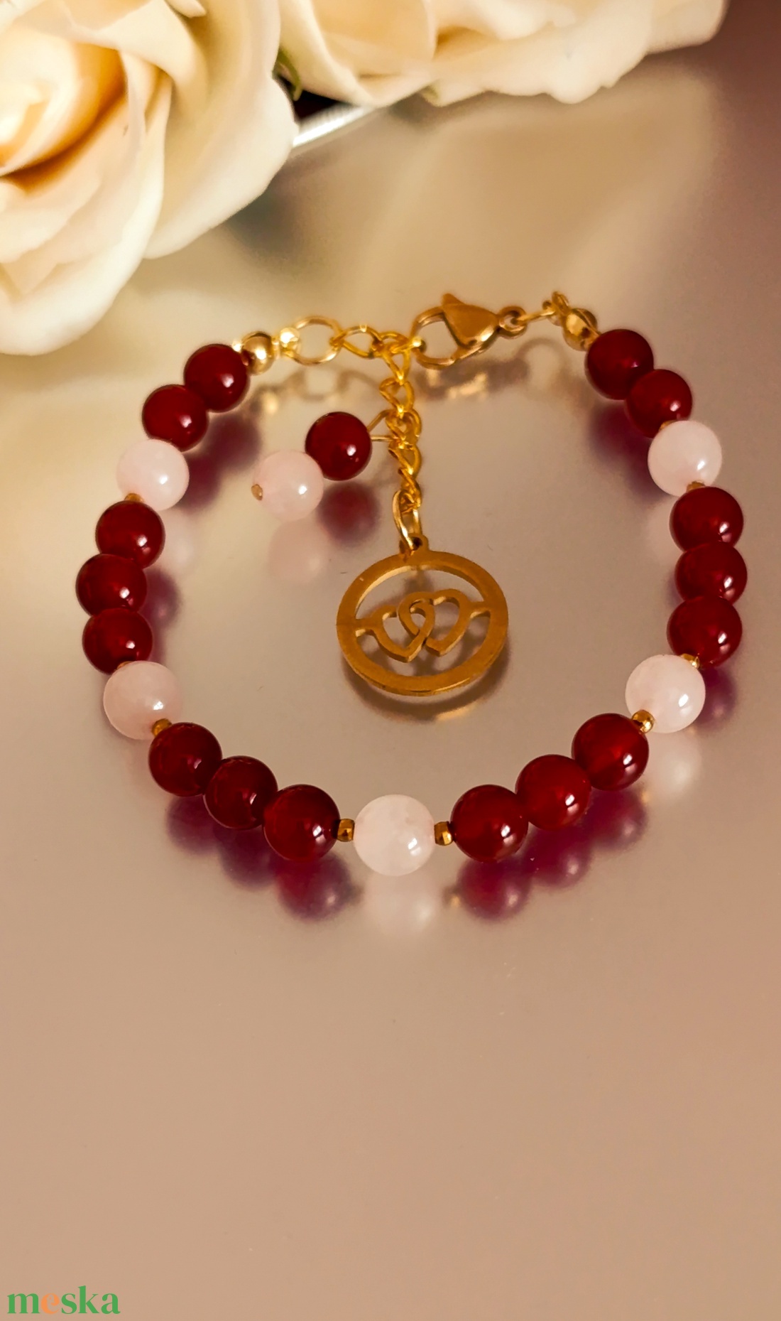 Karneol és rózsakvarc ásványkarkötő szív medállal - ékszer - karkötő - ásványkarkötő - Meska.hu