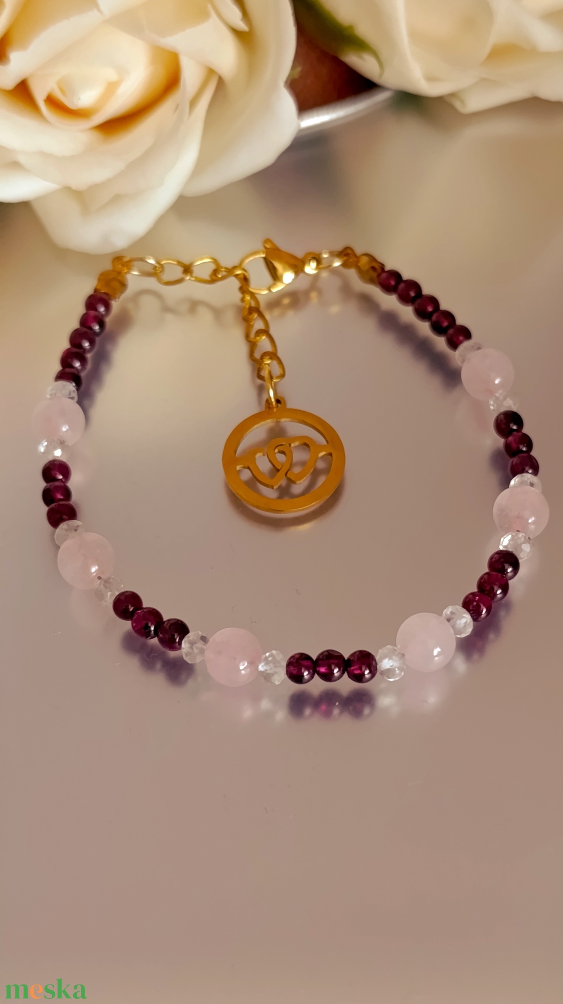 Gránát, rózsakvarc és hegyikristály kapcsos ásványkarkötő szív medállal - ékszer - karkötő - ásványkarkötő - Meska.hu