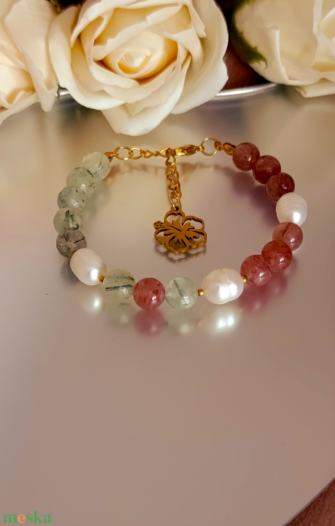 Édesvízi gyöngy, eperkvarc és prehnit ásványkarkötő - Nyugalom és szívkapcsolat - ékszer - karkötő - ásványkarkötő - Meska.hu