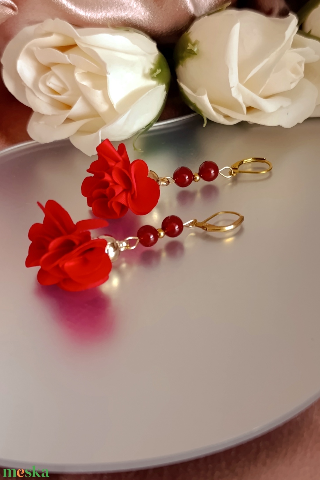 Karneol és textilvirág nemesacél lógós fülbevaló - ékszer - fülbevaló - lógó fülbevaló - Meska.hu