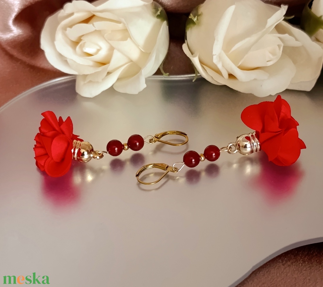 Karneol és textilvirág nemesacél lógós fülbevaló - ékszer - fülbevaló - lógó fülbevaló - Meska.hu