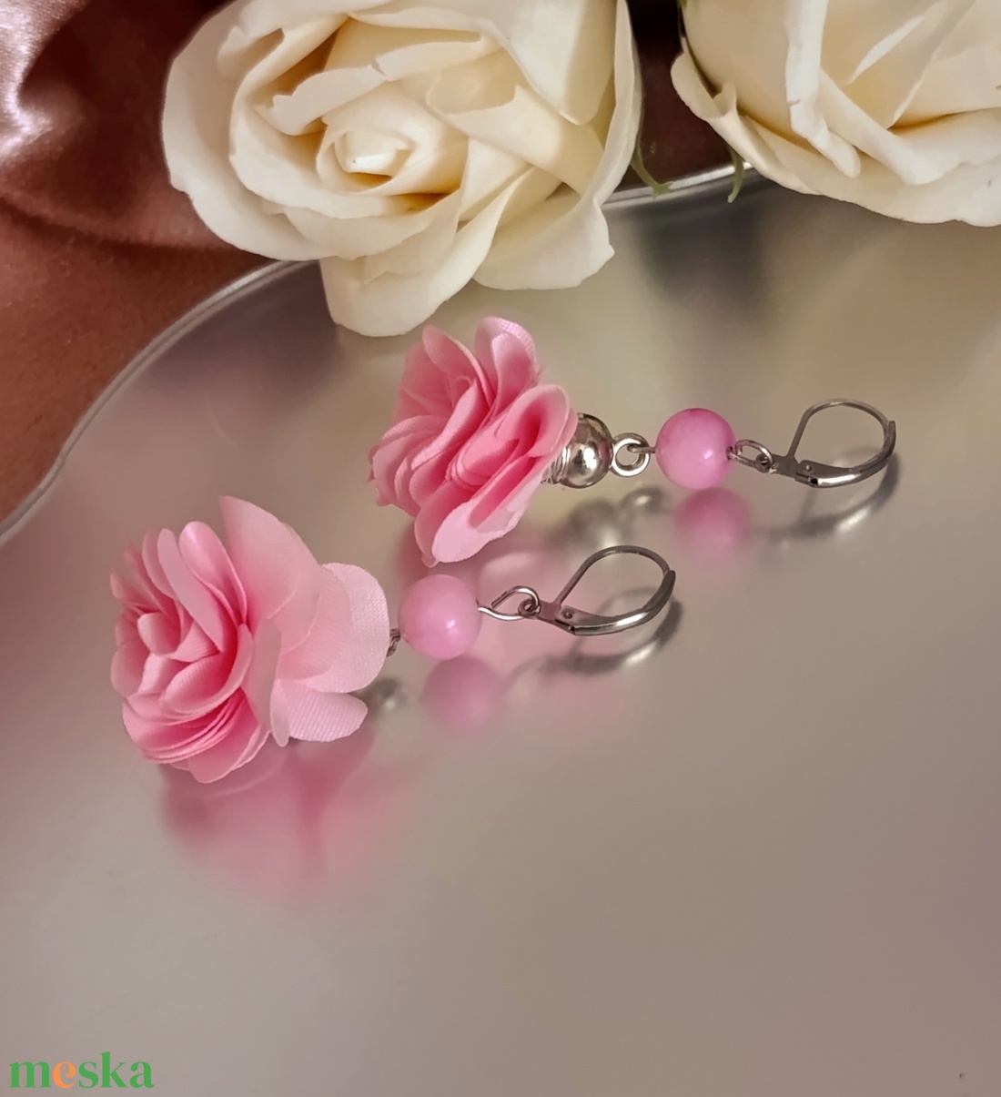 Rózsa jáde és textilvirág lógós nemesacél fülbevaló - ékszer - fülbevaló - lógó fülbevaló - Meska.hu